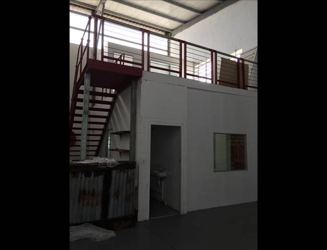 262M² WAREHOUSE RENTED IN CAPRICORN